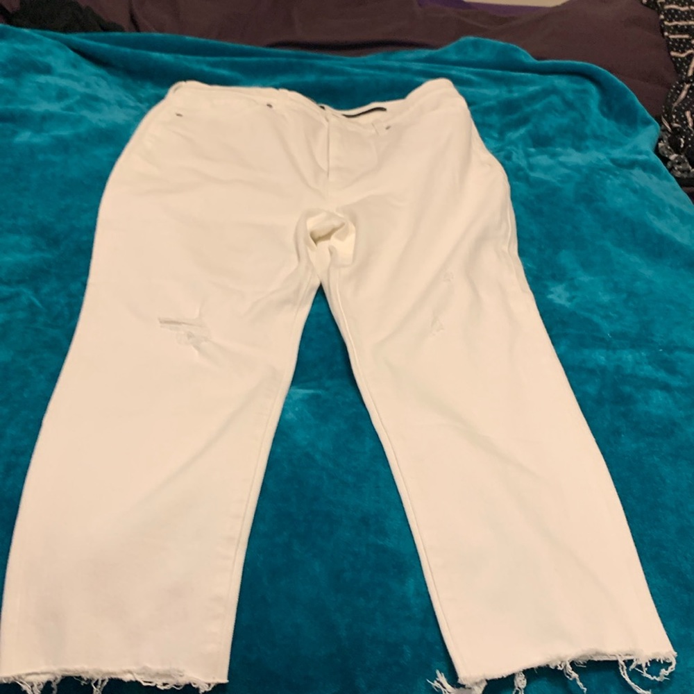 New w/o tags, white slim jeans.